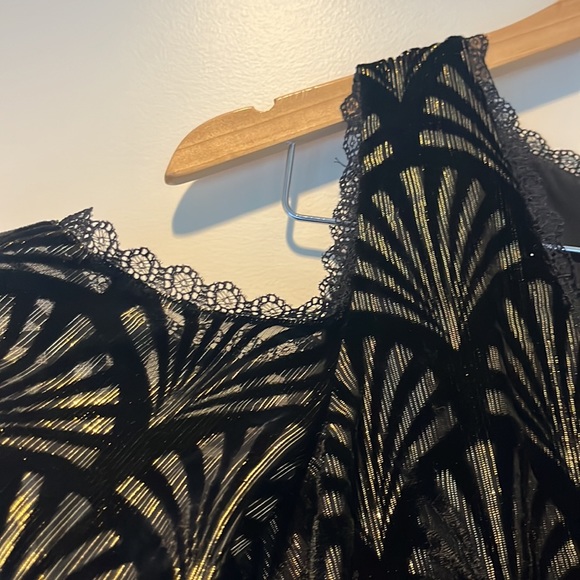 Alice + Olivia Arla Cold Shoulder Velvet Cutout Dress - Picture 9 of 12